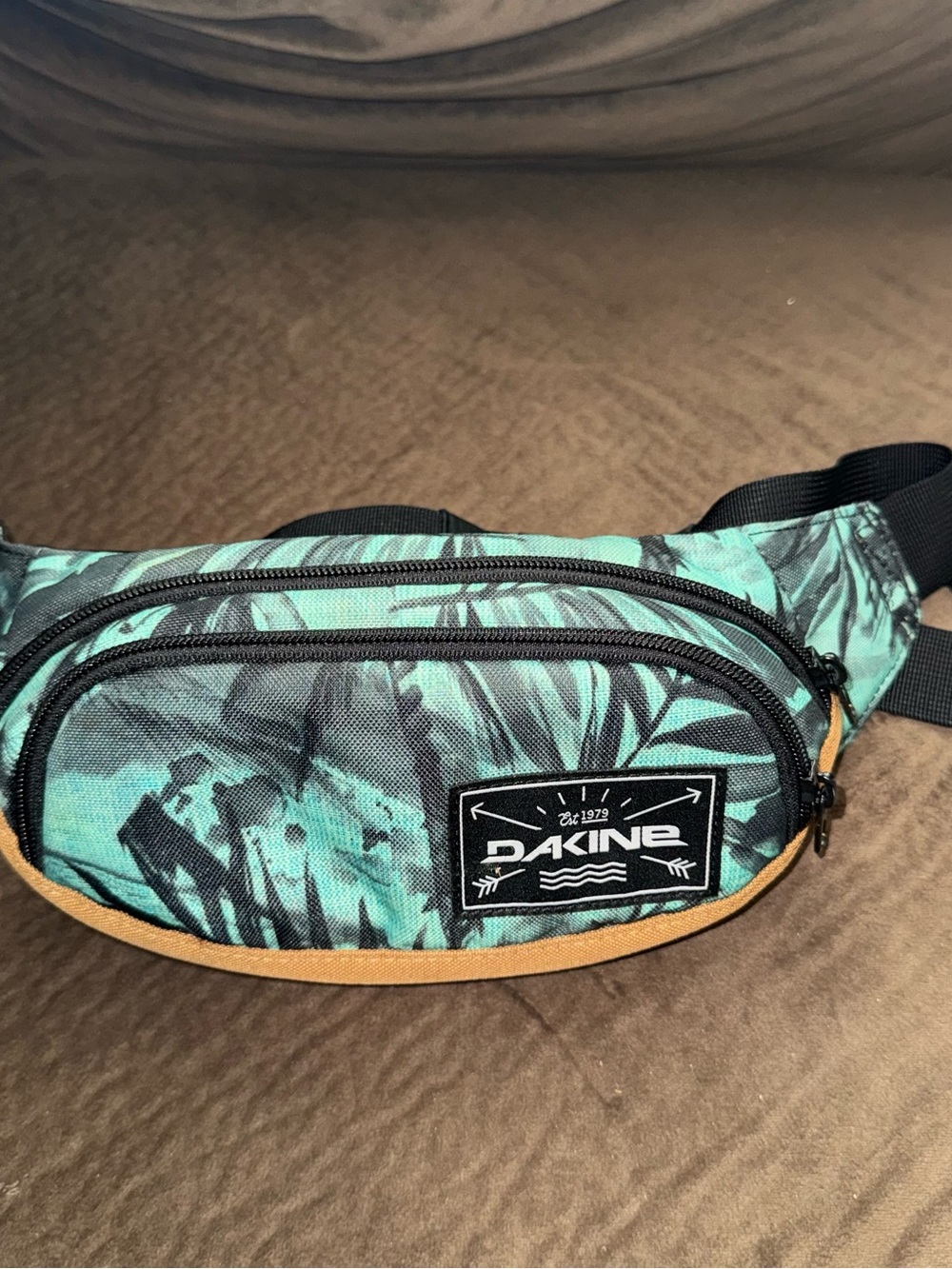 Dakine Teal “Hawaiian Tropidelic”/ Painted Palm Tropical Waist Pack Fanny Pack